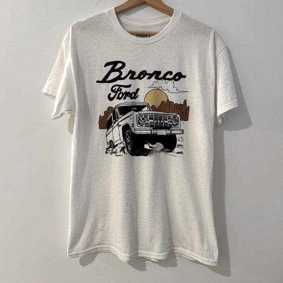 Ford Bronco Oversized Boyfriend Graphic Tee size Small - Picture 3 of 7